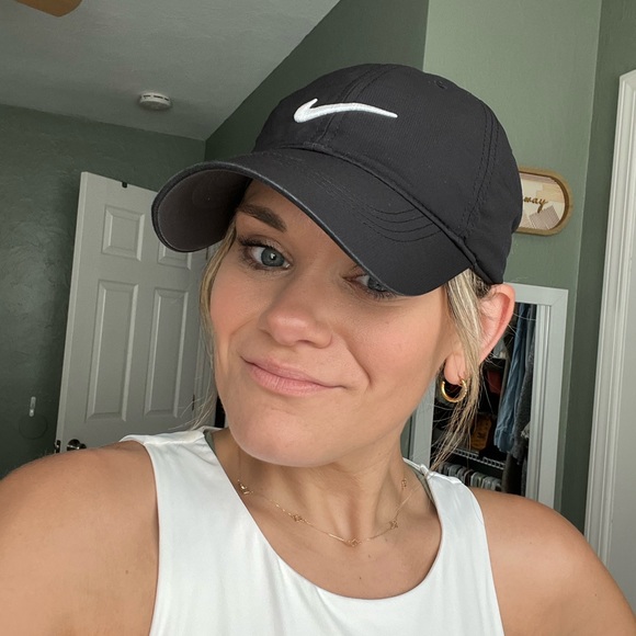 Meet your Posher, Amanda - Picture 1 of 1